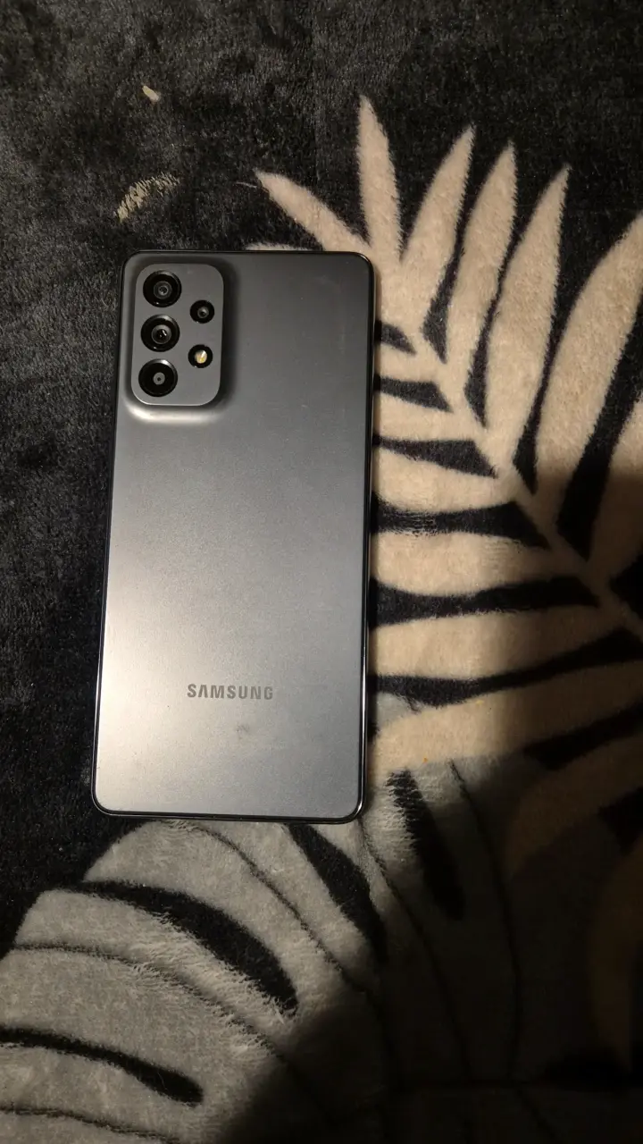 Samsung A-73 256gb, $180.000.- - 3