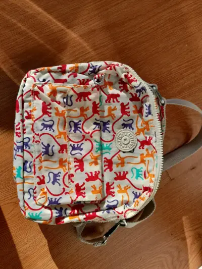 Mochila estampada Kipling de colores vivos - miniatura 1