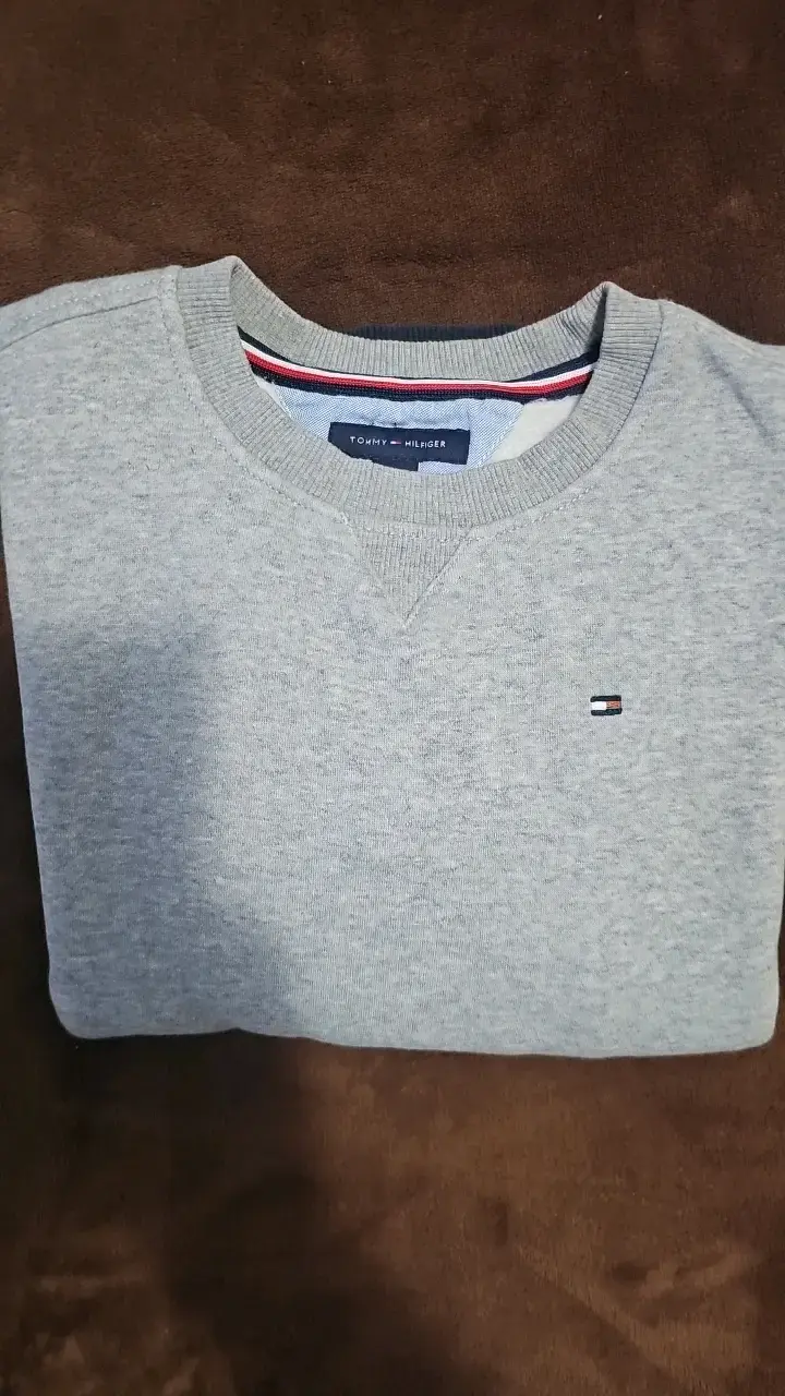 Polerón Tommy Hilfiger gris con franjas - 4