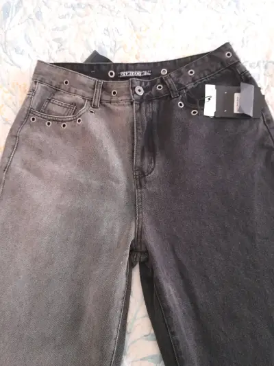 Jeans bicolor de mezclilla con ojales - miniatura 3