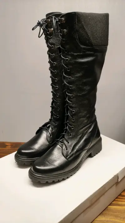Botas negras de cuero largas con cordones - miniatura 1