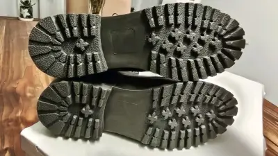 Botas negras de cuero largas con cordones - miniatura 5