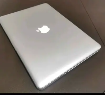 MacBook Pro 2012 en buen estado - miniatura 3