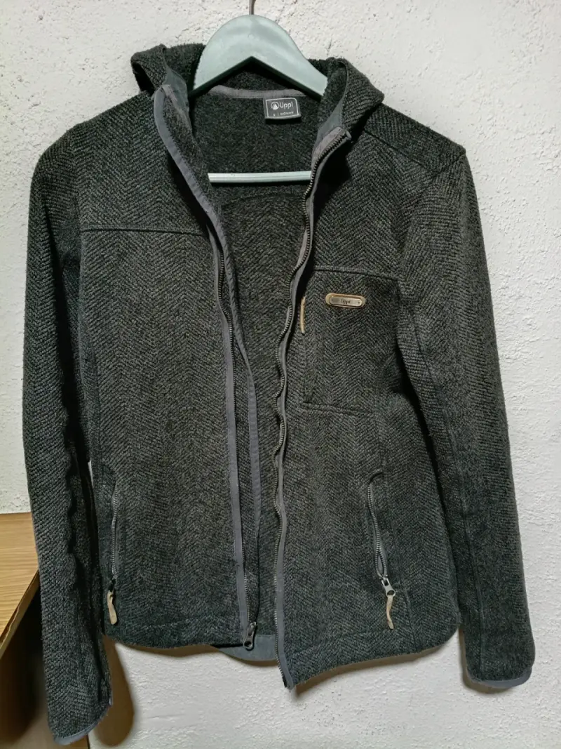 Chaqueta de lana lippi gris con capucha