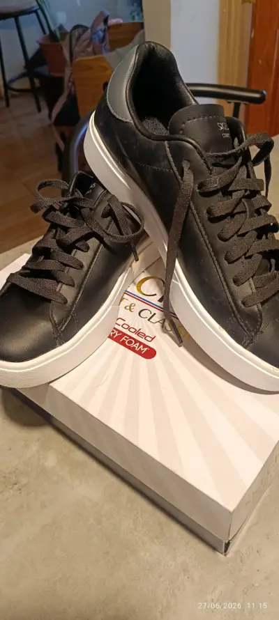 Zapatillas negras Skechers de cuero - miniatura 1