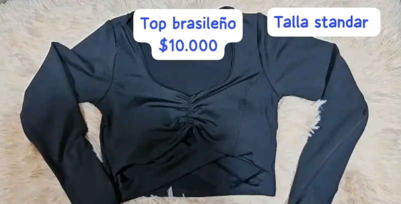 Top brasileño negro con diseño fruncido