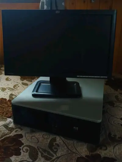 Computador de escritorio HP sin monitor - miniatura 1