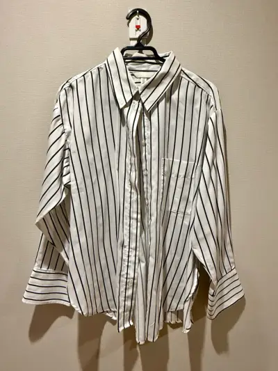 Camisa a rayas blancas y negras - miniatura 1