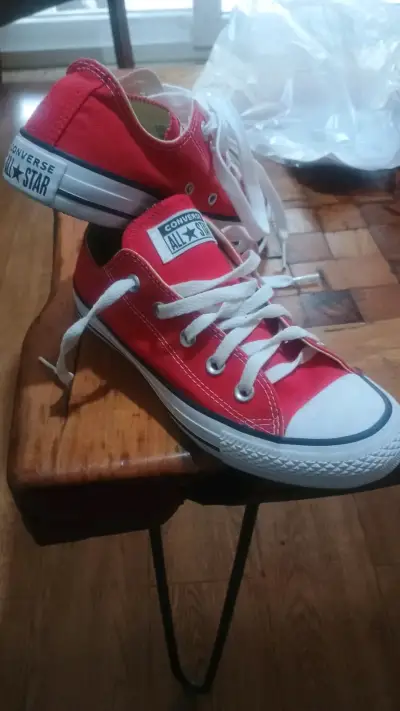 Zapatillas Converse All Star rojas clásicas - miniatura 1