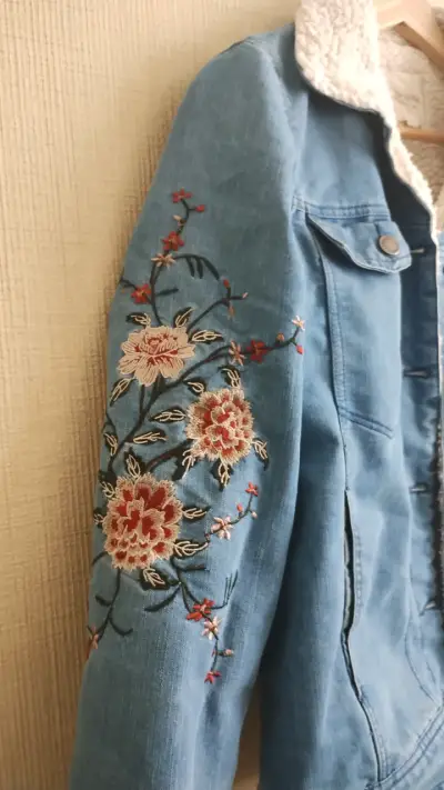 Chaqueta de mezclilla con bordado floral - miniatura 4