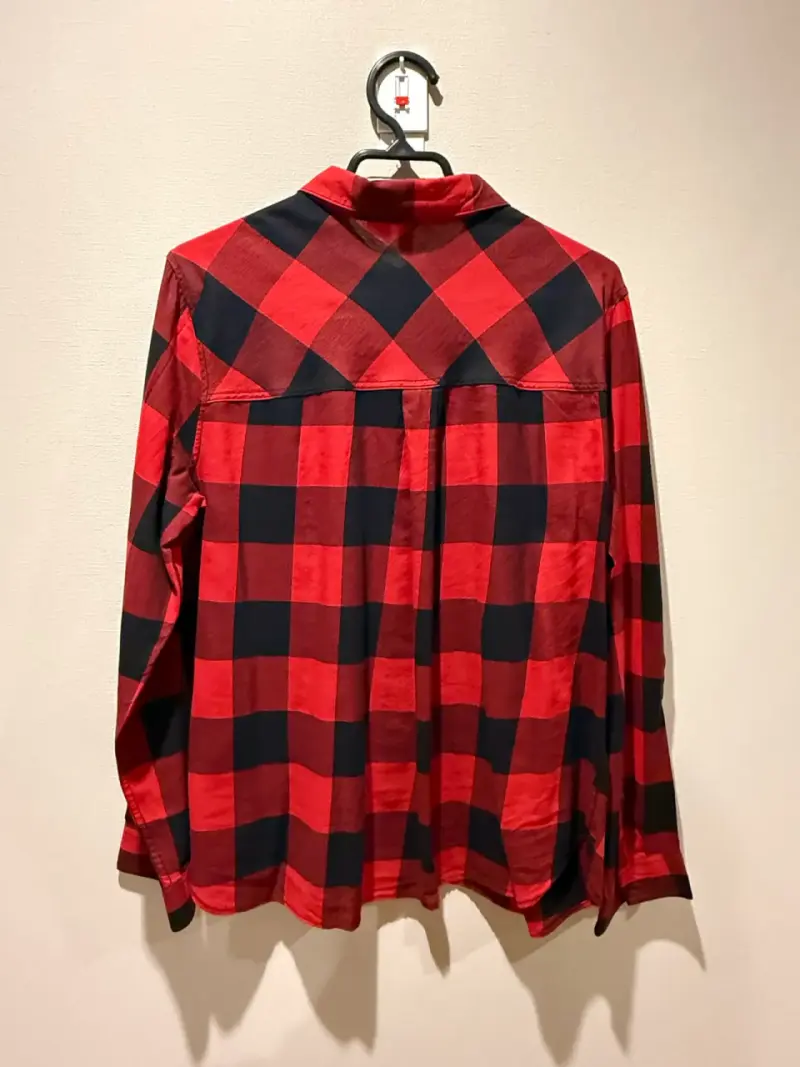 Camisa a cuadros roja y negra - 3