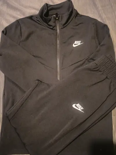 Conjunto deportivo Nike negro para hombre - miniatura 1
