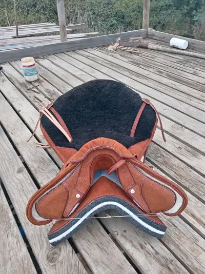 Montura de caballo de cuero chancho - miniatura 1