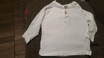 Polera blanca de niño con botones - miniatura 1
