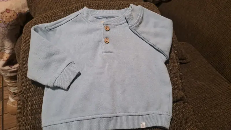 Polera blanca de niño con botones - 5