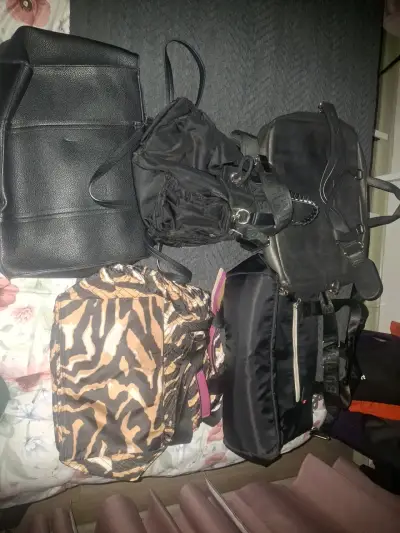 Lote de bolsos de diseñador variados - miniatura 2