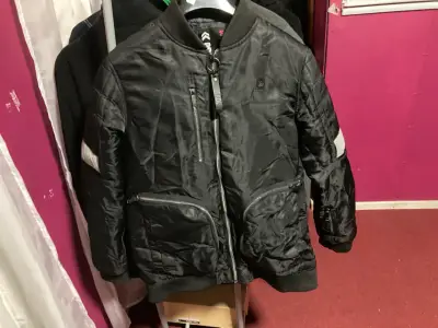 Chaqueta Negra buen estado - miniatura 1