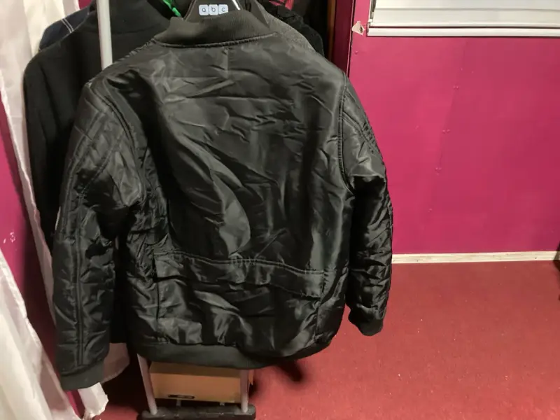 Chaqueta Negra buen estado - 2
