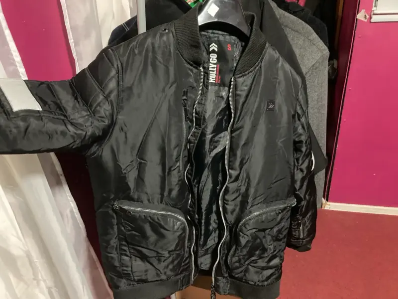 Chaqueta Negra buen estado - 3