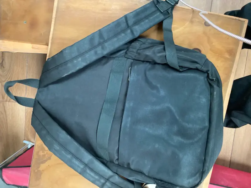 Mochila negra Sun Eight con compartimentos - 3
