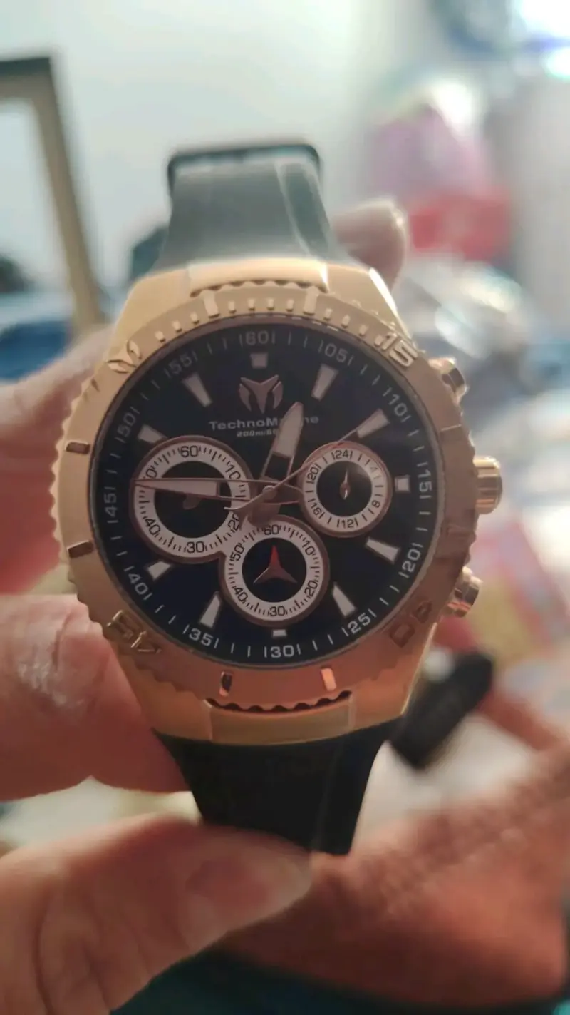 Reloj Technomarine dorado con correa negra - 1