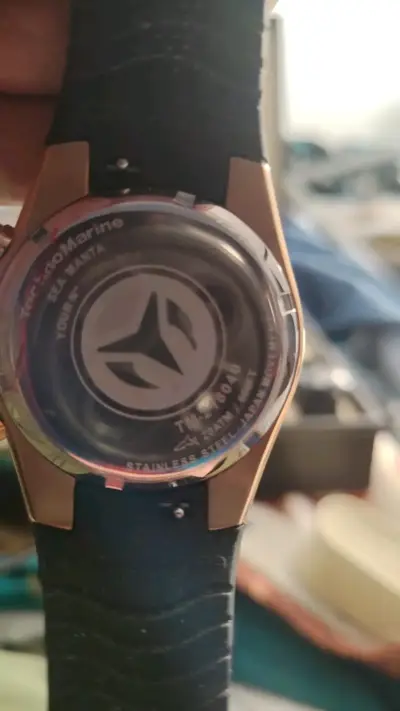 Reloj Technomarine dorado con correa negra - miniatura 2