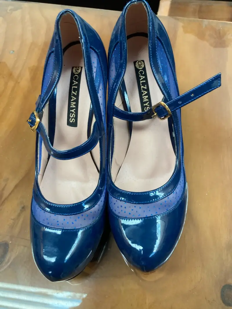 Zapatos de tacón azul con pulsera - 2