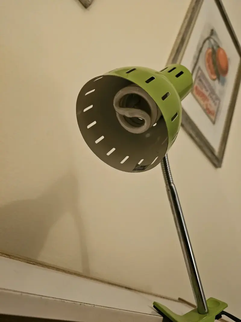 Lámpara de escritorio con clip verde - 3