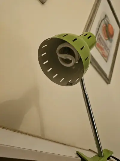 Lámpara de escritorio con clip verde - miniatura 3