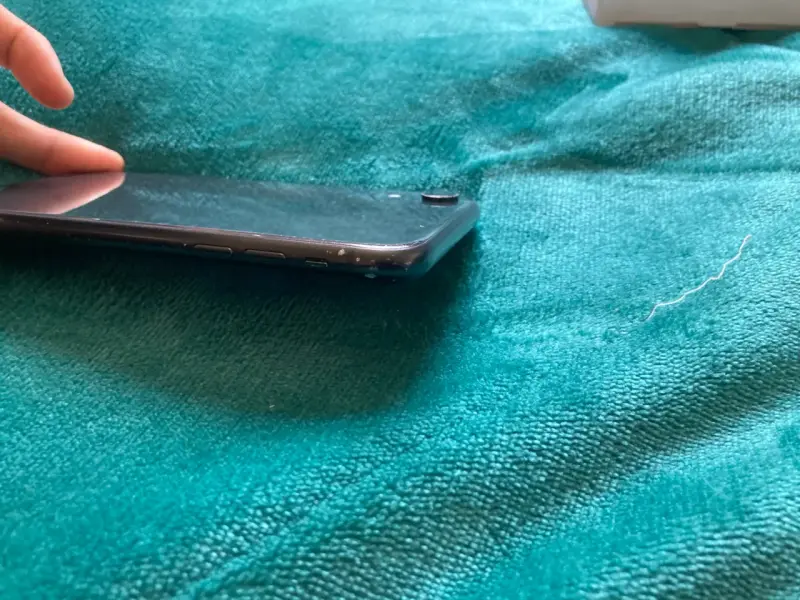 iPhone XR con cargador y funda magnética - 2