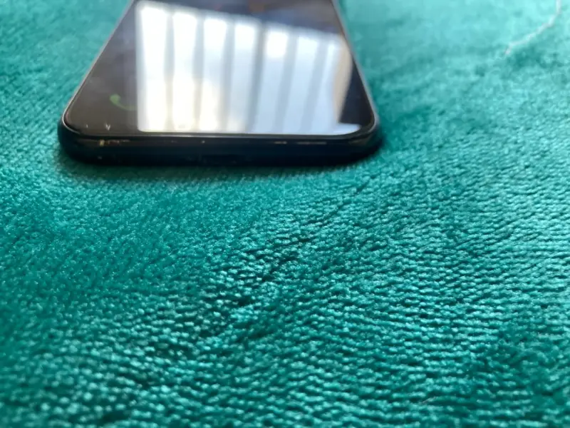 iPhone XR con cargador y funda magnética - 3
