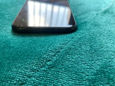 iPhone XR con cargador y funda magnética - miniatura 3