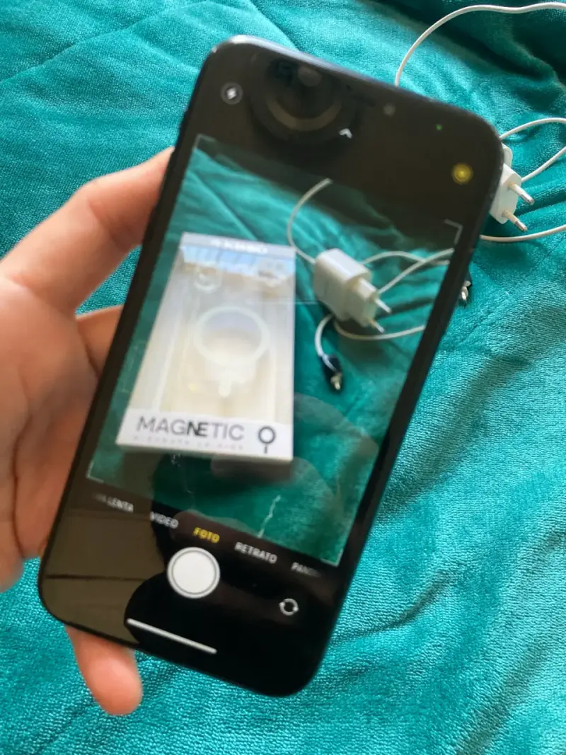 iPhone XR con cargador y funda magnética - 5