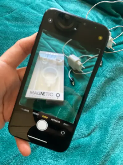 iPhone XR con cargador y funda magnética - miniatura 5