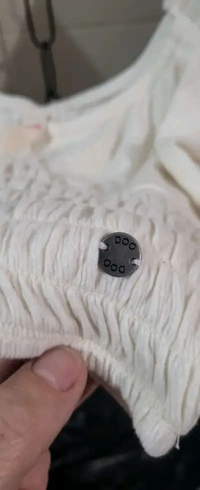 Blusa corta blanca con mangas abullonadas - miniatura 3