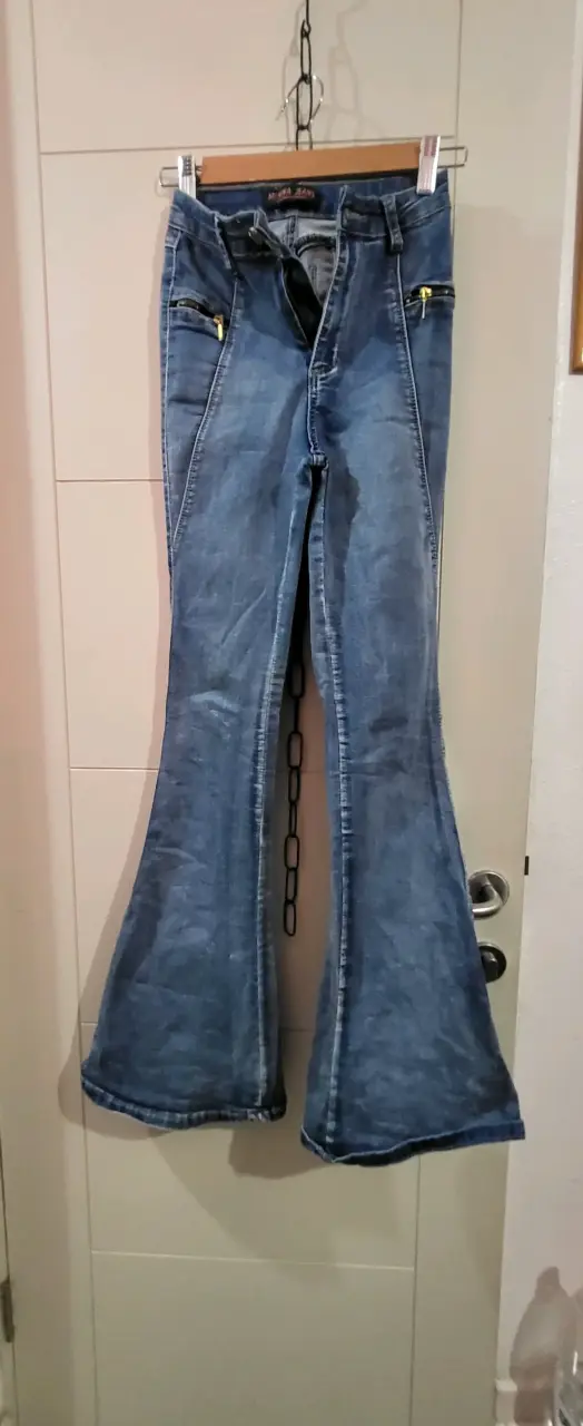 Jeans acampanados de mezclilla azul - 3
