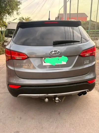 Hyundai santa fe 2014 SUV con diseño deportivo - miniatura 4