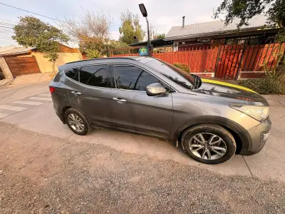 Hyundai santa fe 2014 SUV con diseño deportivo - miniatura 5