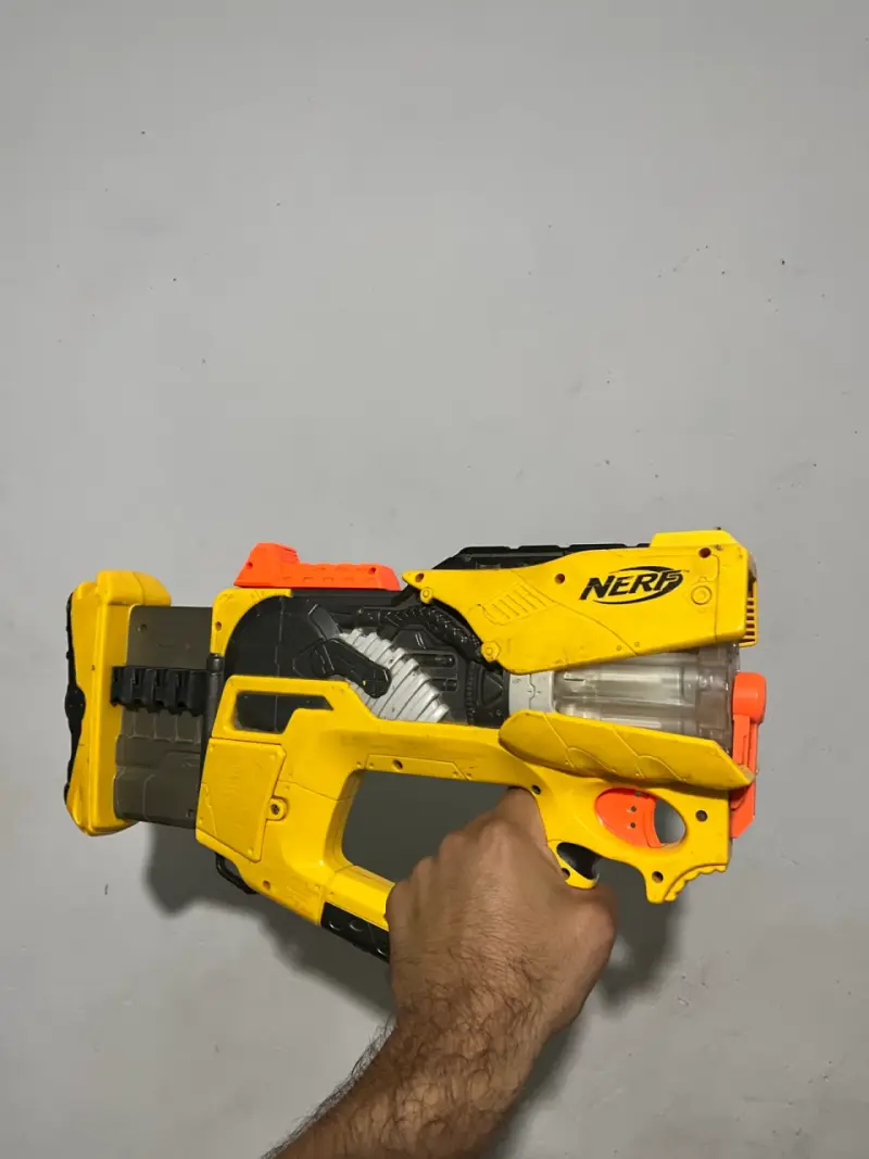 Lanzador Nerf N-Strike amarillo usado - 2