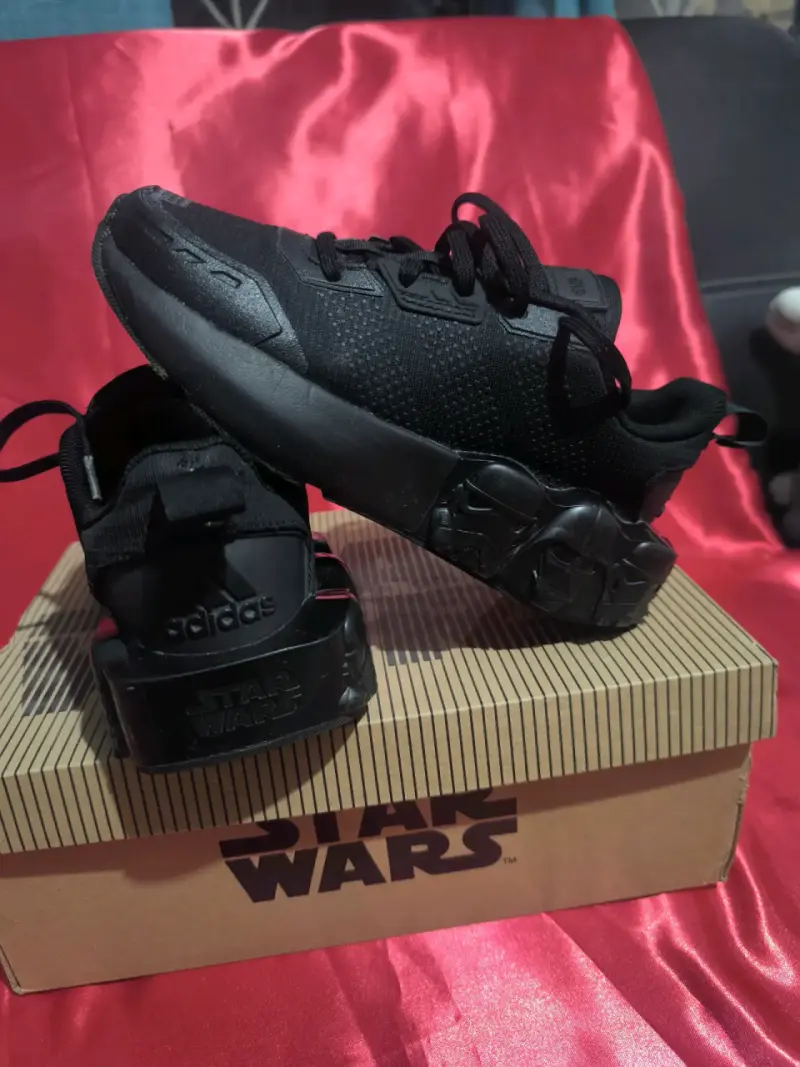 Zapatillas Adidas negras clásicas - 3