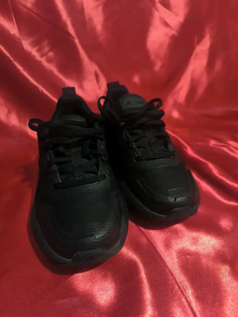 Zapatillas Adidas negras clásicas - 4