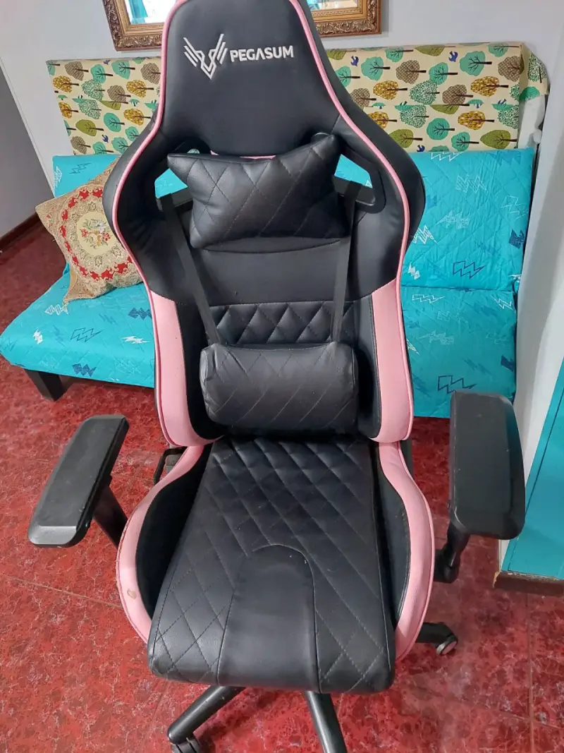 Silla gamer Pegasum negra y rosada - 1