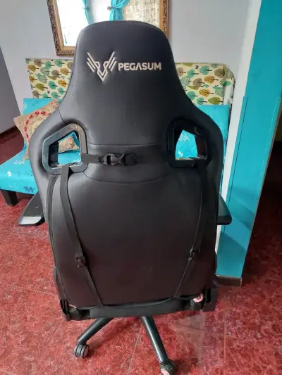 Silla gamer Pegasum negra y rosada - miniatura 2