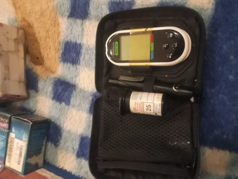 Glucómetro OneTouch Select Plus con estuche - 1