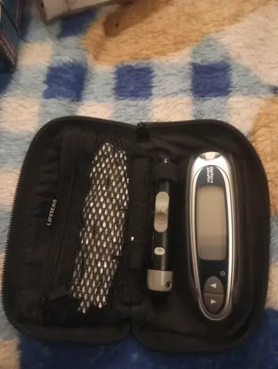 Glucómetro OneTouch Select Plus con estuche - miniatura 2