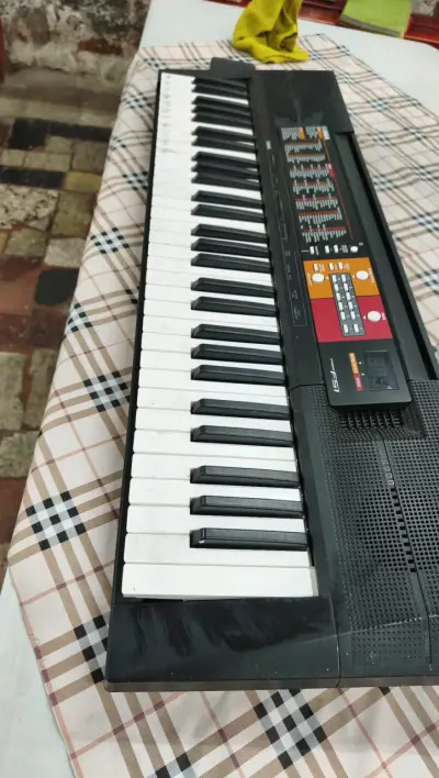Teclado Yamaha con Adaptador Original - miniatura 2