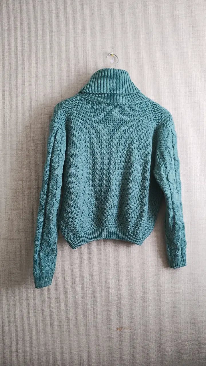 Suéter de lana verde con cuello alto - 2