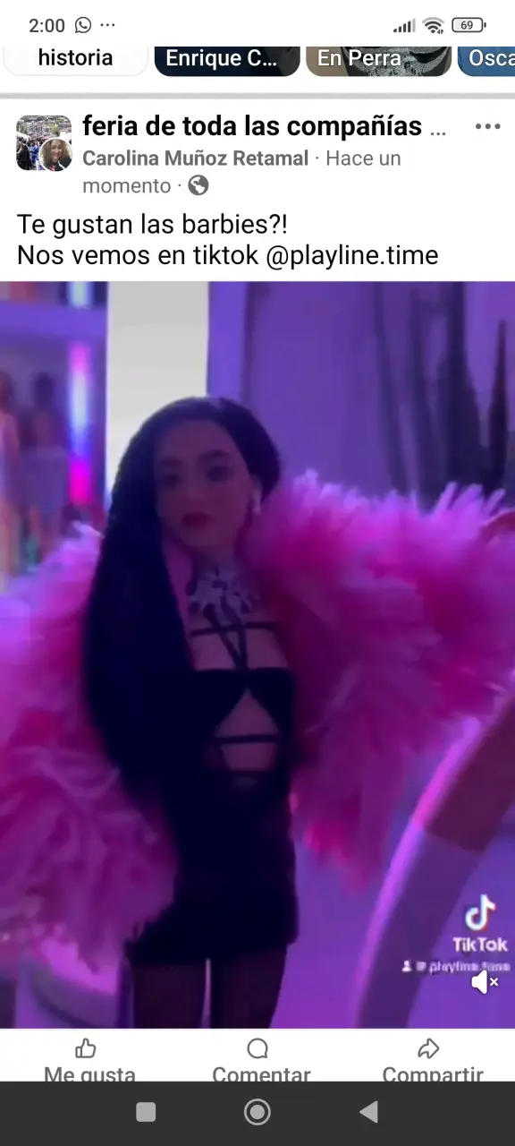 Muñeca Barbie con abrigo rosa - 1