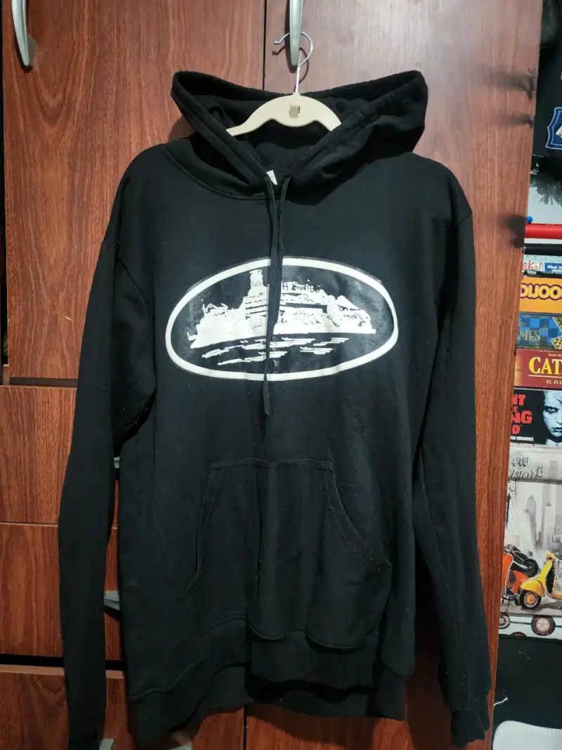 Polerón negro con capucha y estampado - 2
