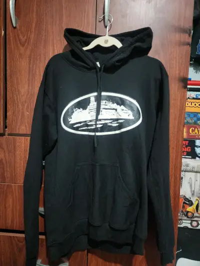 Polerón negro con capucha y estampado - miniatura 3